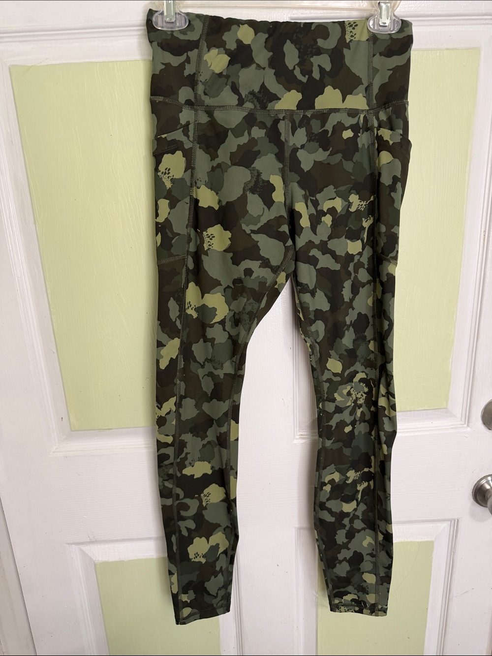 (2113) Avia Olive Green Camo Leggings, Camouflage, Size: Small